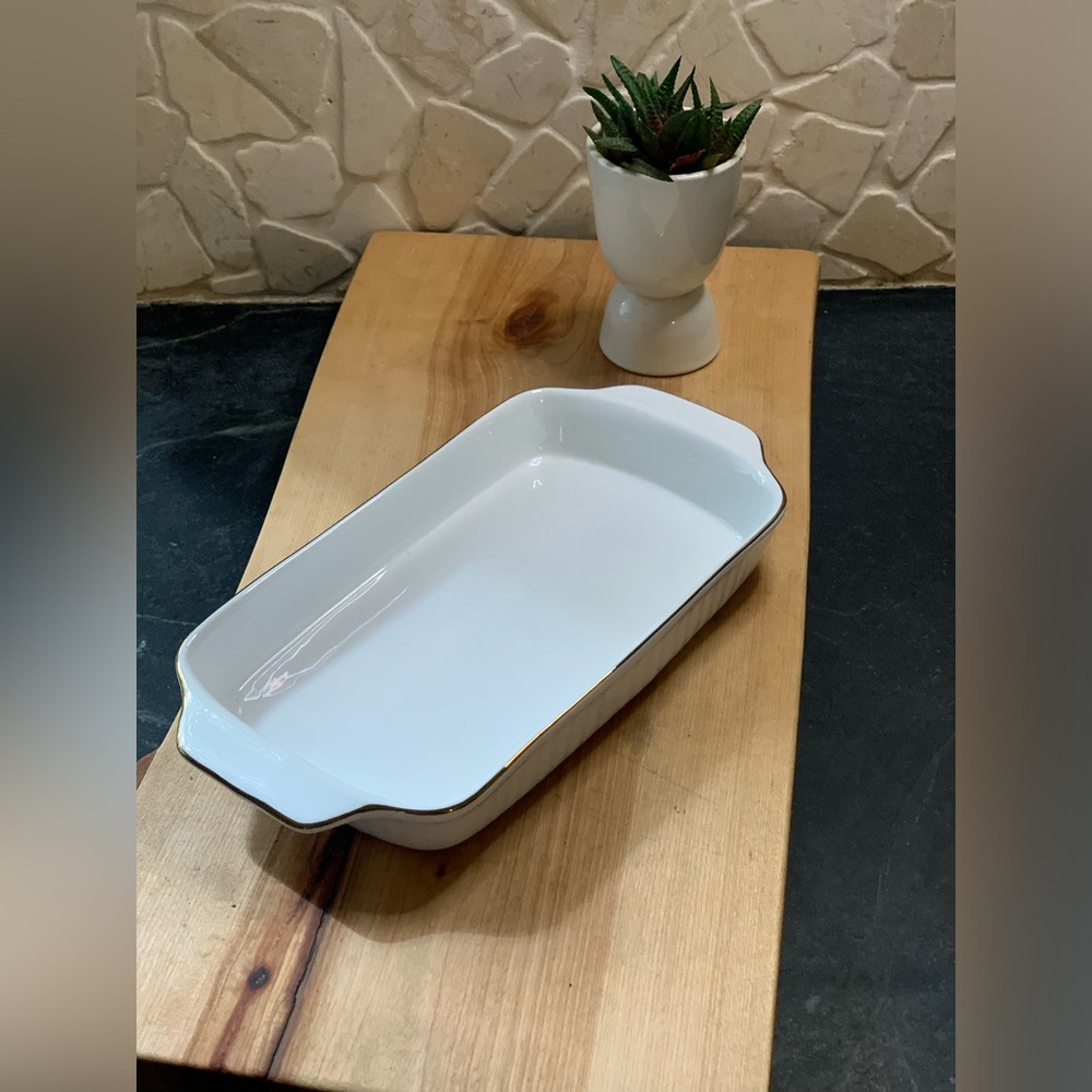 PEGASUS | White Porcelain Serving Tray with Gold Trim